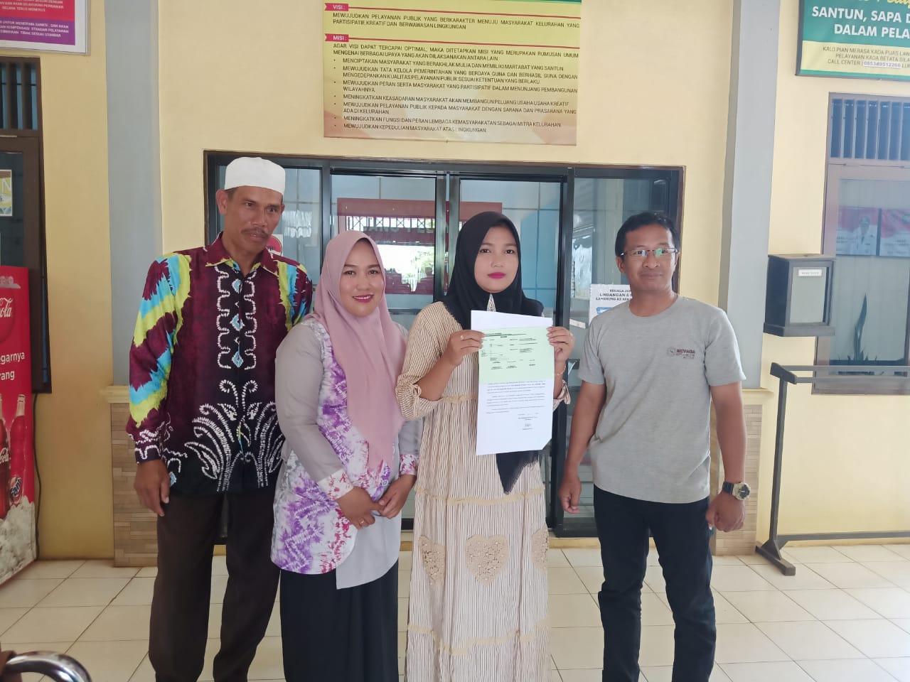 Pembagian Santunan Kematian untuk warga yang tidak mampu di Kelurahan Sungai Tiung